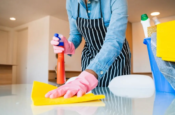 What factors should I consider when selecting an end-of-lease cleaning service in Canberra